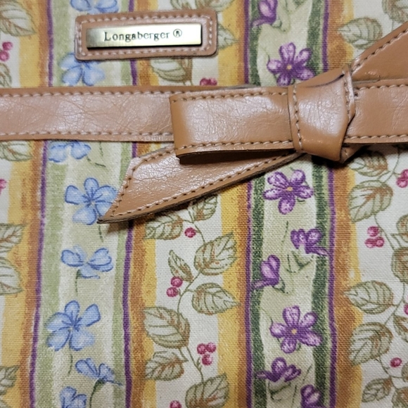 Longaberger purse with magnetic closure. - Picture 4 of 5